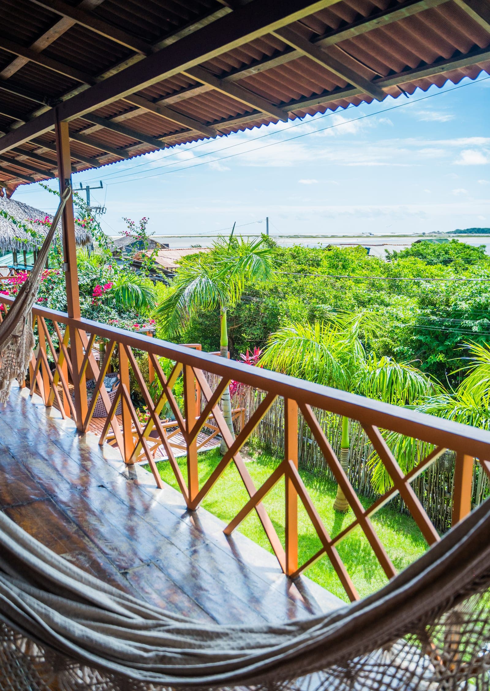 Vista da varanda superior para o jardim