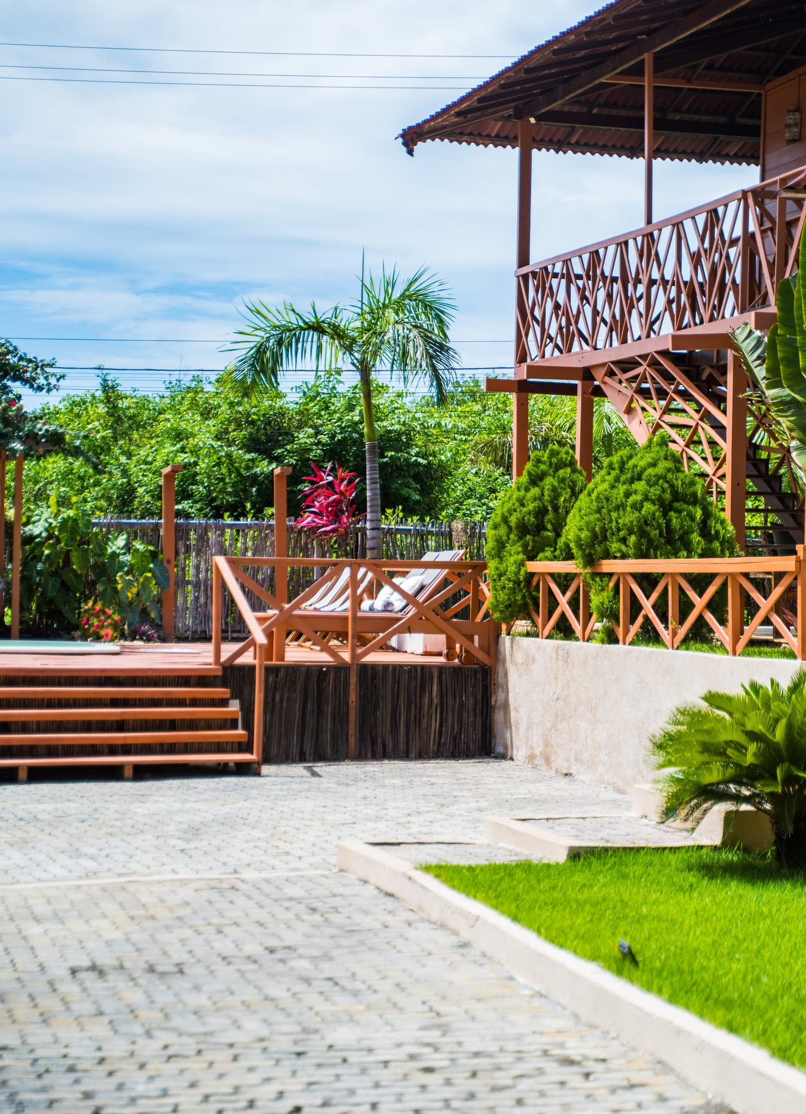 Deck e entrada da casa